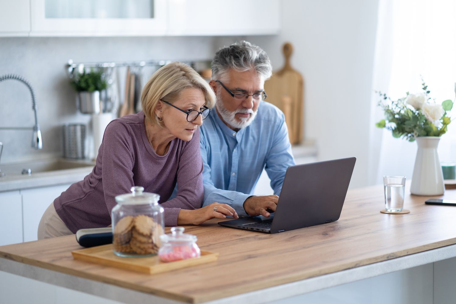 Mortgage Rates Fall for a Second day, Falling Below A Welcome Threshold- April. 16, 2025 3 July 29, 2025 9:47 am Mortgage Rates Fall for a Second day, Falling Below A Welcome Threshold- April. 16, 2025 Older couple at their kitchen counter looking at mortgage rates on a laptop