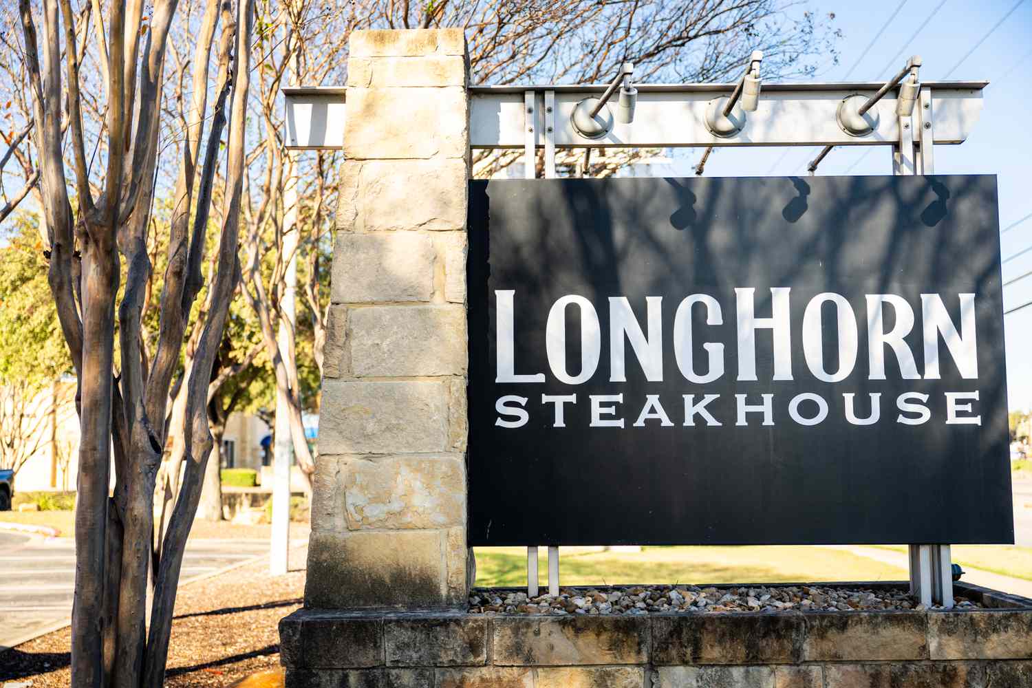 Darden Restaurants Q3 sales fall short as Olive Garden and LongHorn disappoint 3 April 20, 2025 12:11 am Darden Restaurants Q3 sales fall short as Olive Garden and LongHorn disappoint The LongHorn Steakhouse logo is seen on a sign next to trees and a parking lot.