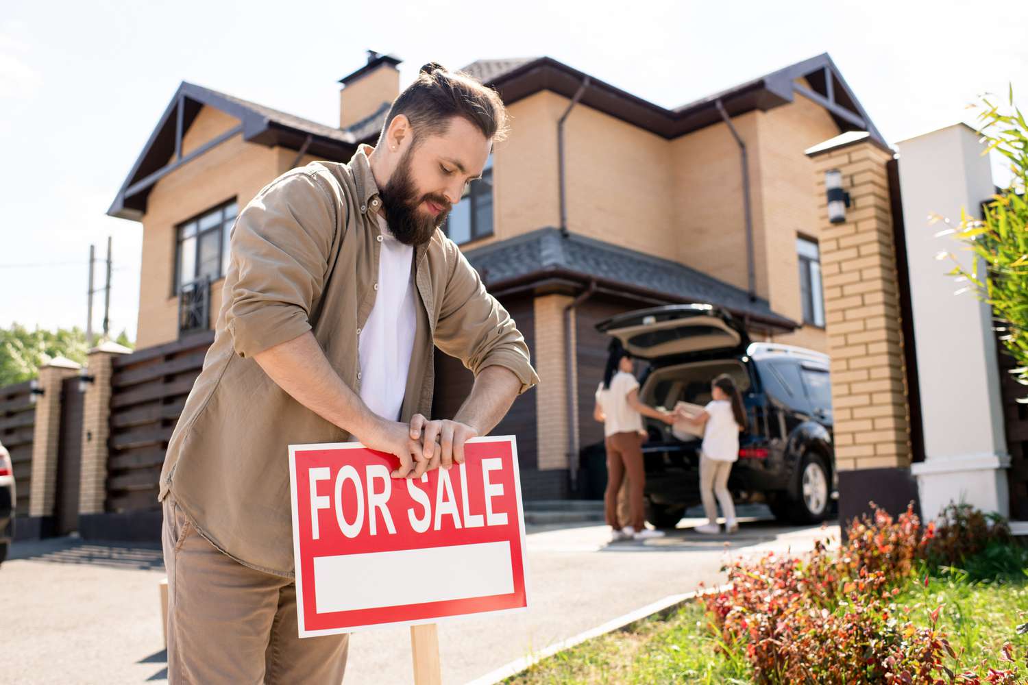 Redfin says that more sellers are offering concessions to buyers. 4 August 29, 2025 12:01 pm Redfin says that more sellers are offering concessions to buyers. Person placing a For Sale sign in the ground in front of a house