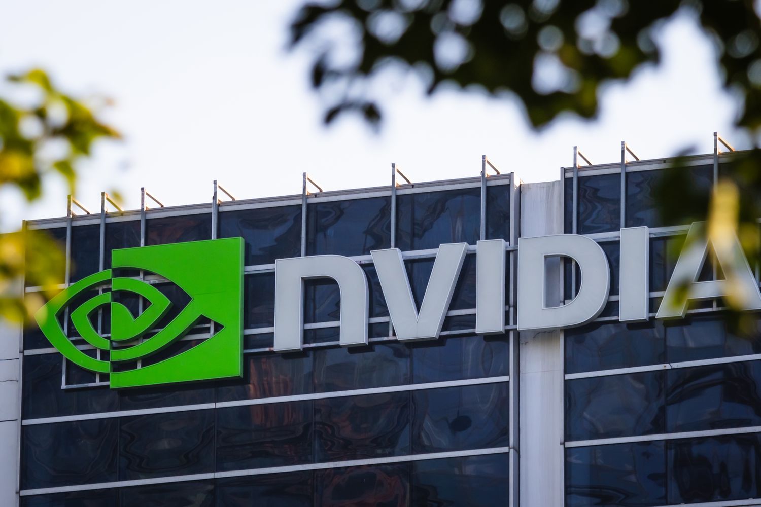 Nvidia and Supermicro Surge As Chip and AI Stocks Rebound from Tariff Rout 3 July 22, 2025 8:53 am Nvidia and Supermicro Surge As Chip and AI Stocks Rebound from Tariff Rout Nvidia logo