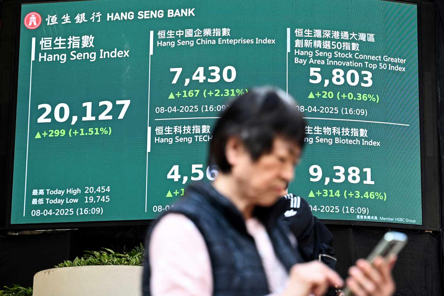 Global Stocks Rebound as China Promises to "Fight to the end" on Tariffs 3 July 22, 2025 8:35 am Global Stocks Rebound as China Promises to "Fight to the end" on Tariffs Hang Seng