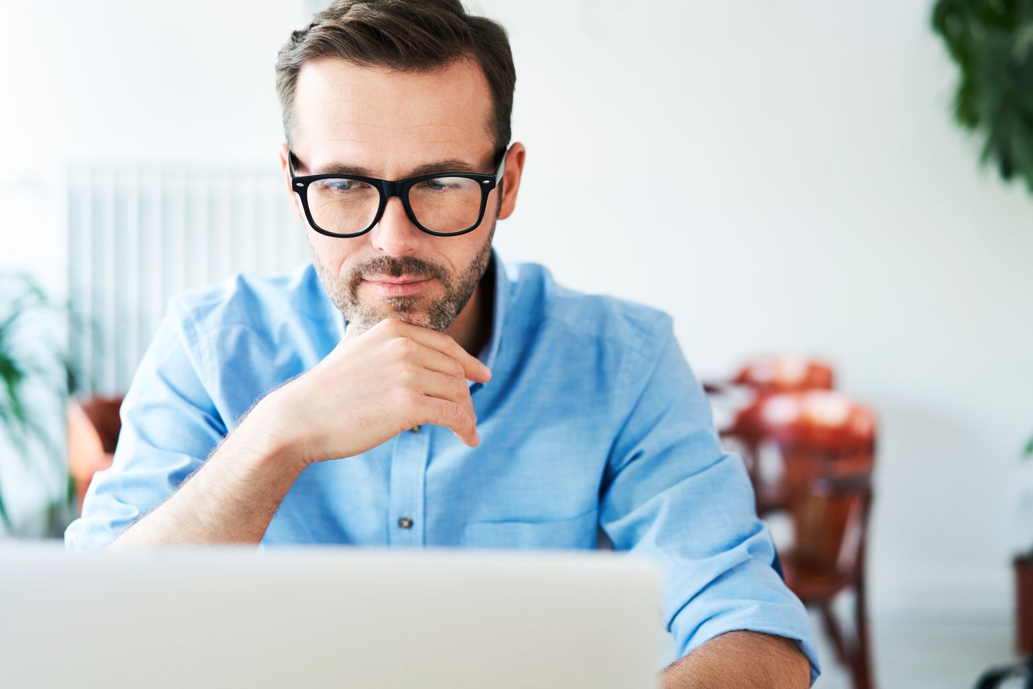 These 14 banks will be the most popular in 2025. But how good are the rates on their CDs and savings? 3 June 16, 2025 3:47 pm These 14 banks will be the most popular in 2025. But how good are the rates on their CDs and savings? Man in his 30s or 40s at home, looking intently at his laptop