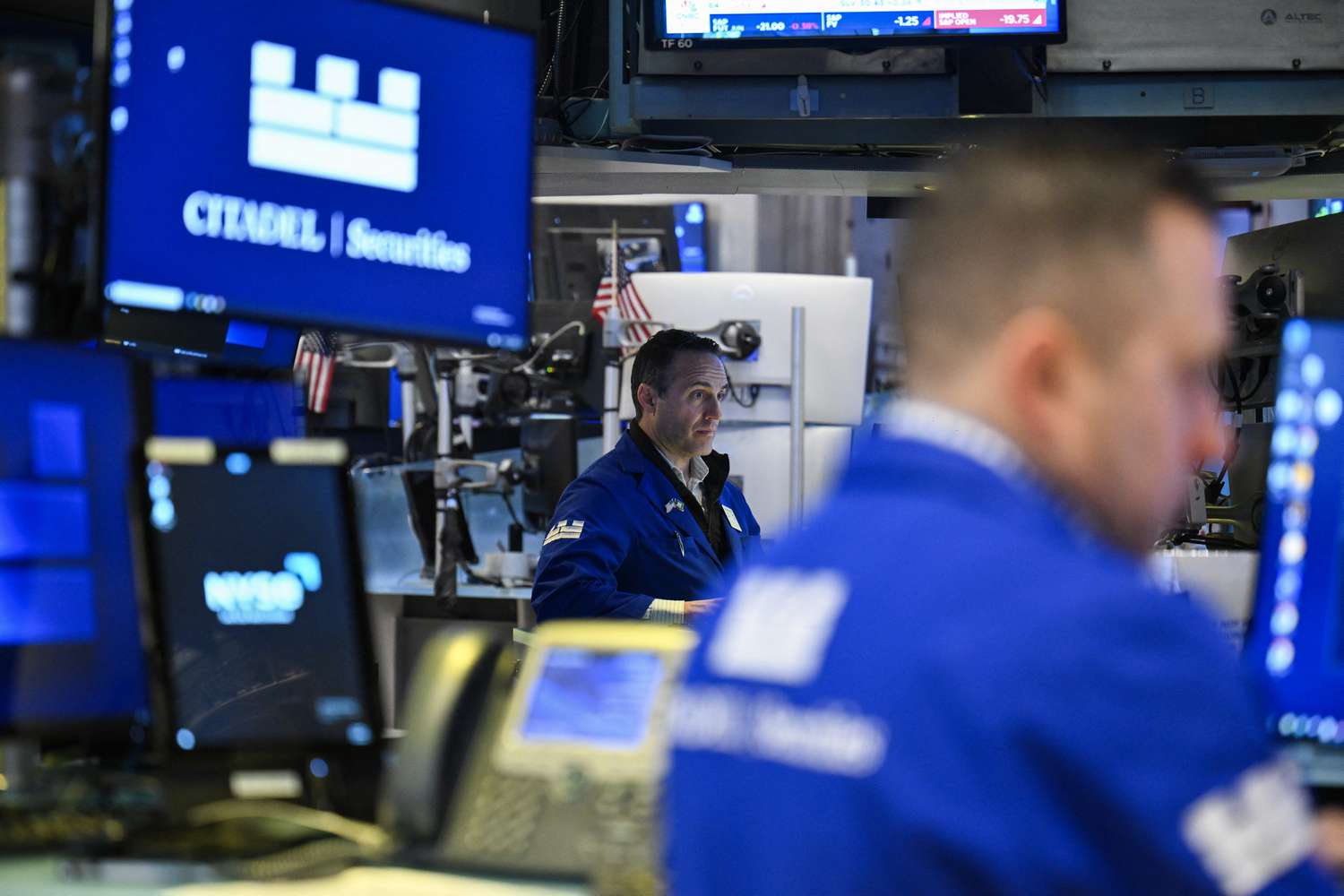S&P 500 Gains & Losses: NXP Semiconductors Stock Falls As CEO Plans Departure 3 July 8, 2025 7:46 am S&P 500 Gains & Losses: NXP Semiconductors Stock Falls As CEO Plans Departure Traders work on the floor of the New York Stock Exchange (NYSE) at the opening bell in New York on April 29, 2025. Stock markets advanced on Tuesday following news that Donald Trump plans to spare automakers from some of his wide-ranging tariffs, boosting hopes of a less combative approach to his trade war.