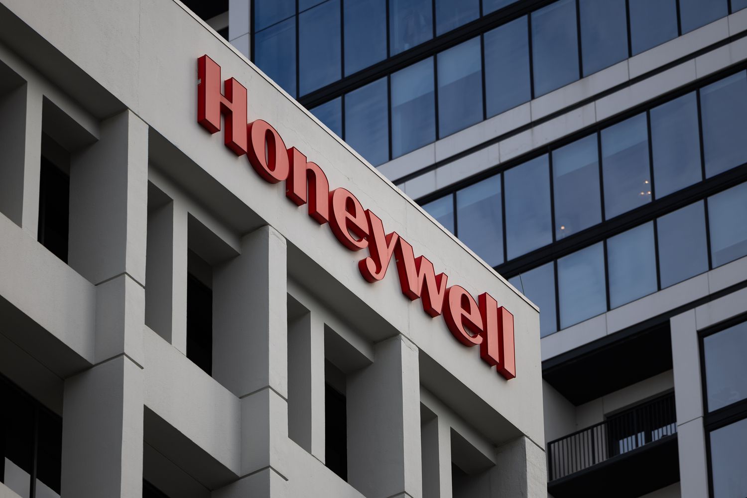 Honeywell names Sewell as CEO for Advanced Materials Business 3 June 14, 2025 5:28 am Honeywell names Sewell as CEO for Advanced Materials Business Honeywell office