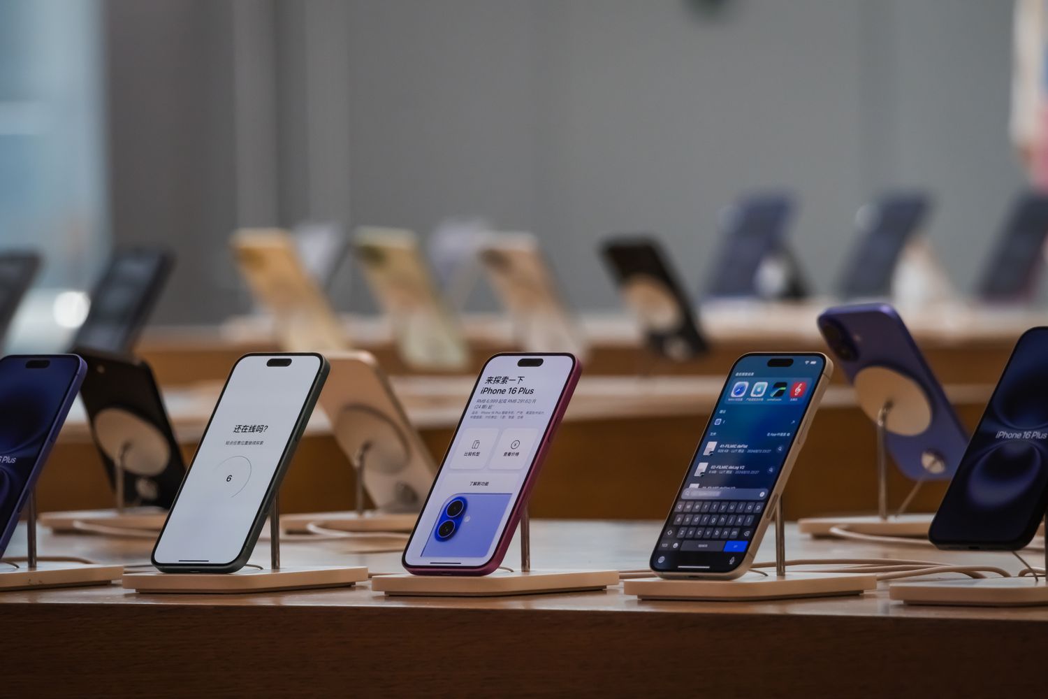 Apple's results will be affected by tariffs 3 June 11, 2025 3:03 am Apple's results will be affected by tariffs Apple iPhone 16 display.