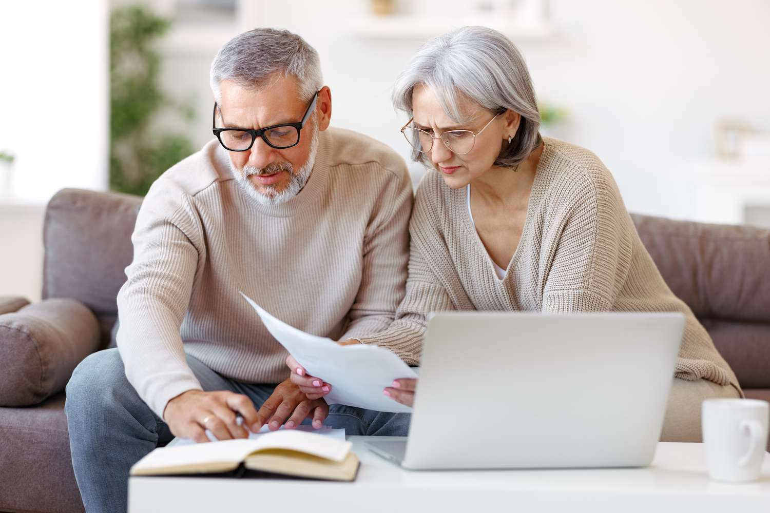 Today's Refinance Rates by State – Mar. 28, 2025 4 August 29, 2025 8:21 pm Today's Refinance Rates by State – Mar. 28, 2025 Older couple sitting on their sofa and looking at a mortgage document and a laptop