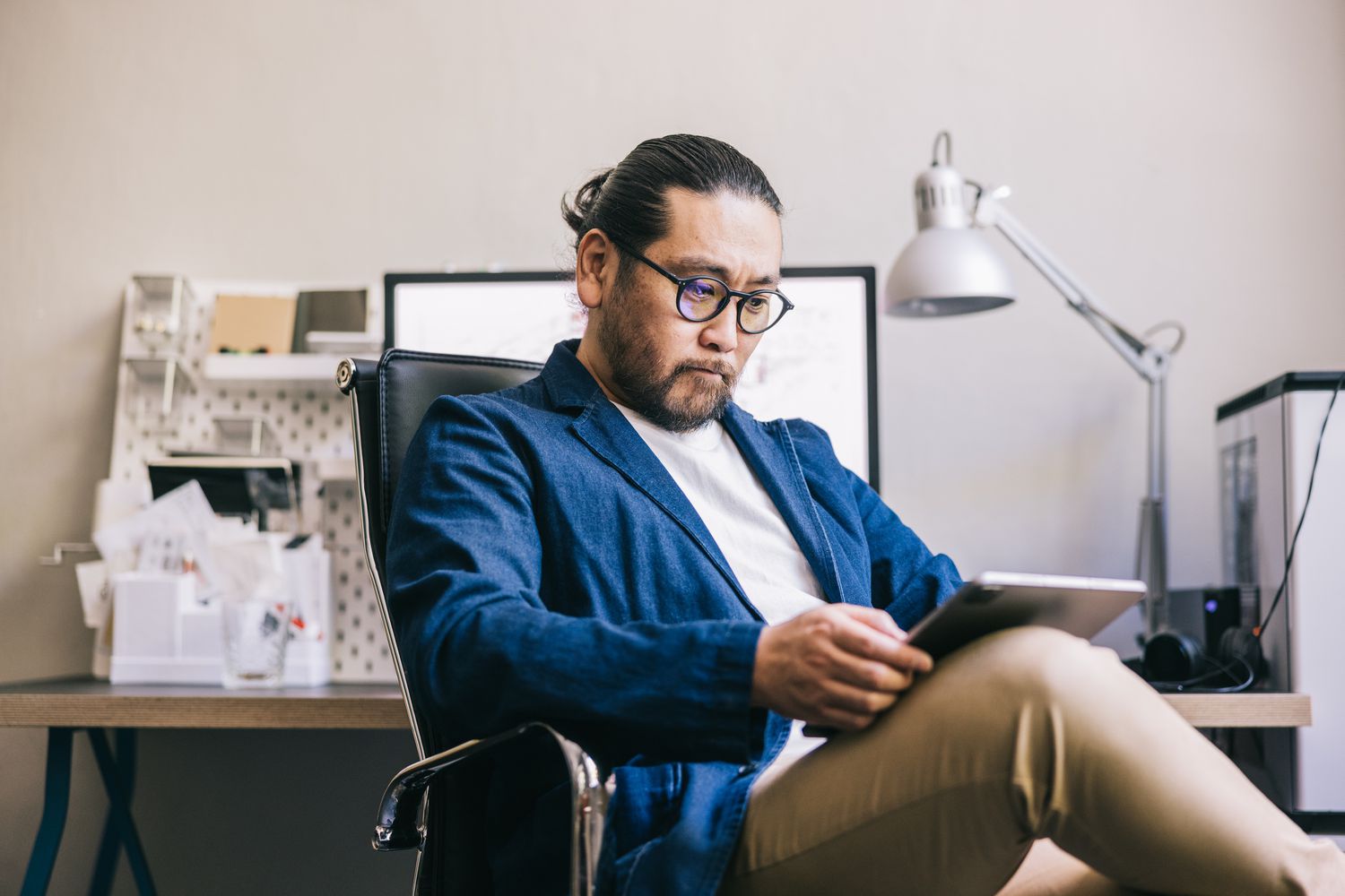 Top CD Rates - Today, April 8, 2020 - Lock in 4.65% up to 7 Months / 4.60% 1 Year 3 July 23, 2025 2:29 am Top CD Rates - Today, April 8, 2020 - Lock in 4.65% up to 7 Months / 4.60% 1 Year Designer in his workspace, focusing on a digital tablet in his hands.