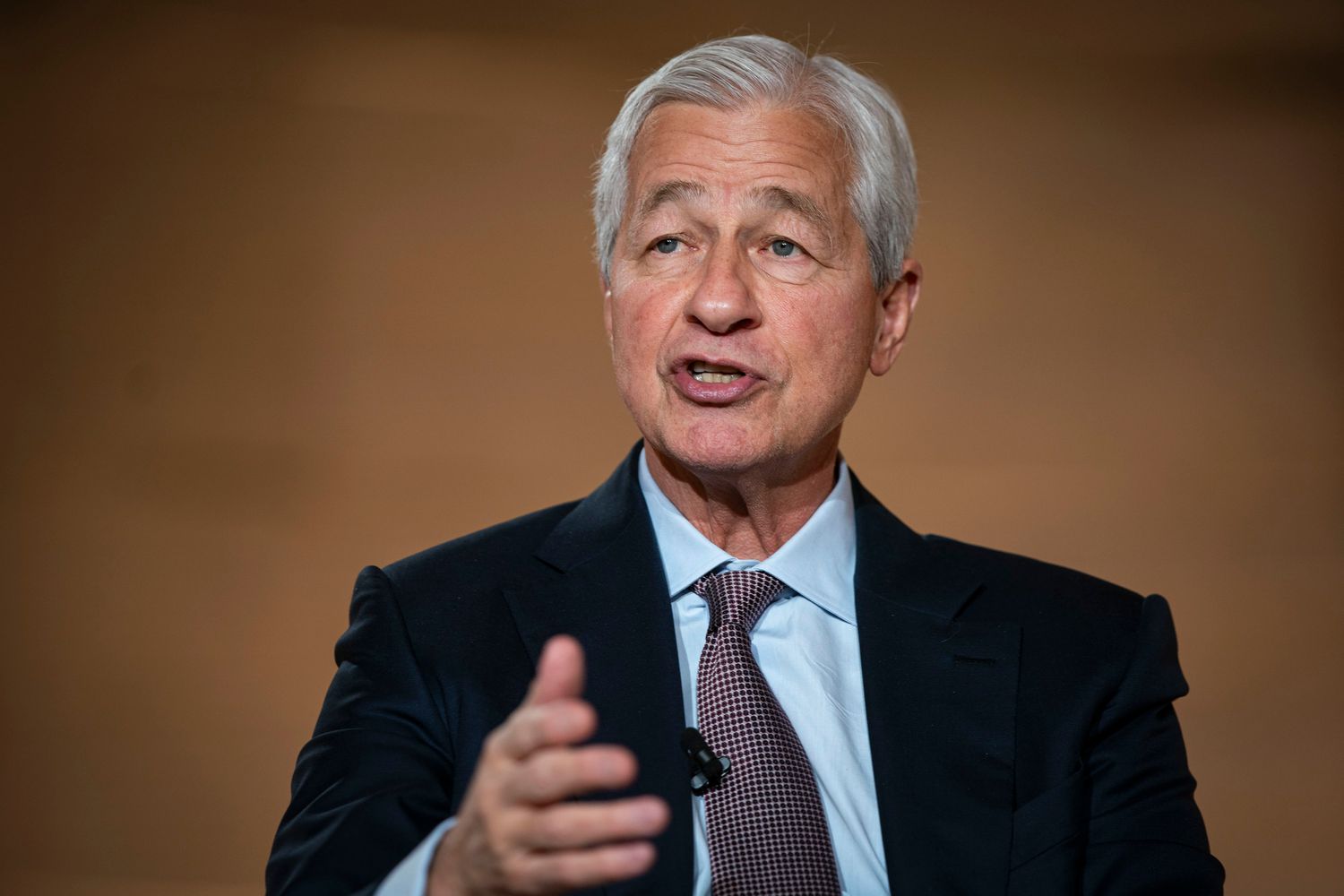 What CEOs of Big Banks Say About Tariffs, the Economy and the Economy 3 June 14, 2025 10:55 am What CEOs of Big Banks Say About Tariffs, the Economy and the Economy Jamie Dimon speaks while sitting in a black suit.