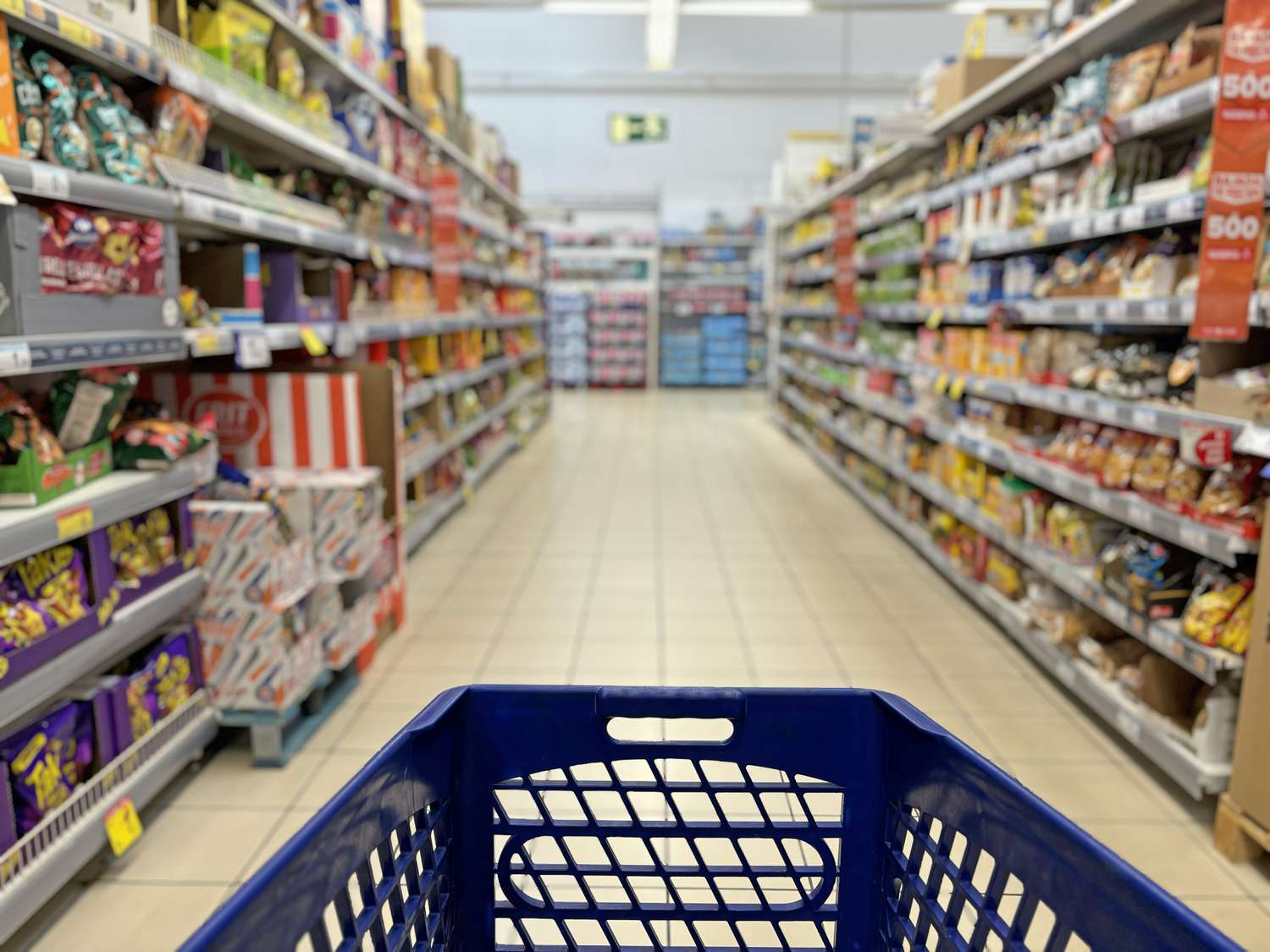 Americans' changing eating habits include simpler meals out and value grocery stores 3 June 8, 2025 12:20 am Americans' changing eating habits include simpler meals out and value grocery stores A stock image of a cart in a grocery store aisle.