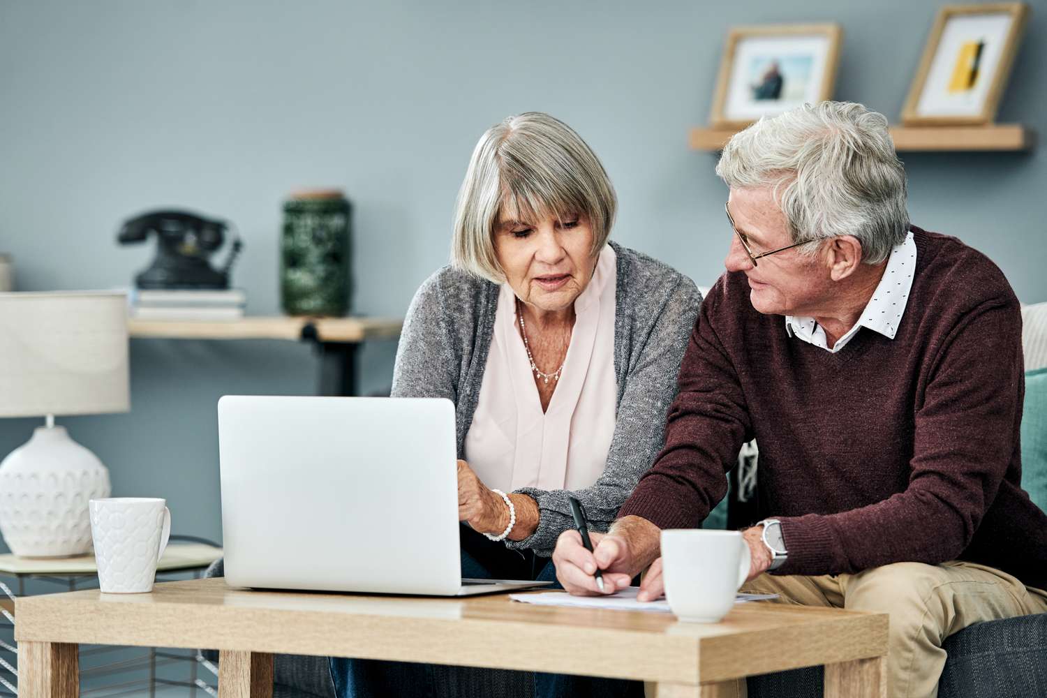 Mortgage Rates Fall for the Fourth Time in a week, Falling to a New 3-Week-Low - April. 4, 2025 3 June 14, 2025 11:49 am Mortgage Rates Fall for the Fourth Time in a week, Falling to a New 3-Week-Low - April. 4, 2025 Older couple sitting at home and looking together a mortgage rates on a laptop