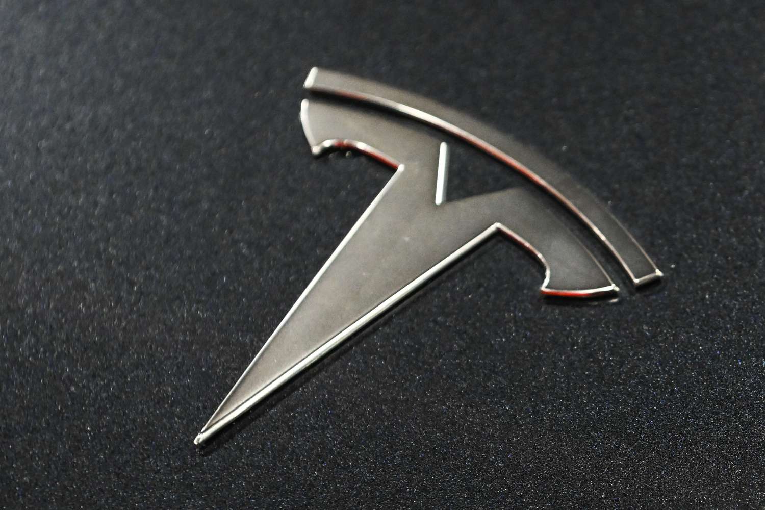 Tesla Bull Ives: Musk Must focus on the EV Maker and leave government work behind 4 July 7, 2025 6:49 am Tesla Bull Ives: Musk Must focus on the EV Maker and leave government work behind Tesla logo
